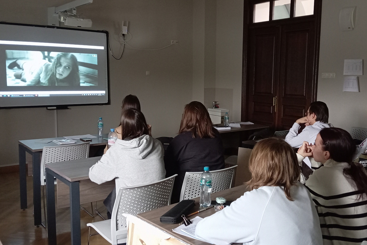 Память, объединяющая поколения: в КХУ имени Н.И. Фешина прошёл Час памяти «Без срока давности»