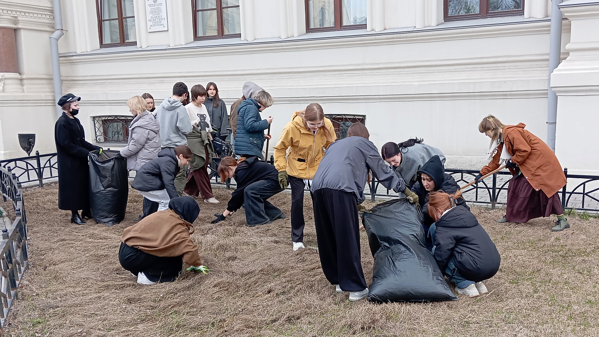 Единство в деле: студенты КХУ им. Н.И. Фешина поддержали акцию «Мы за чистоту!»