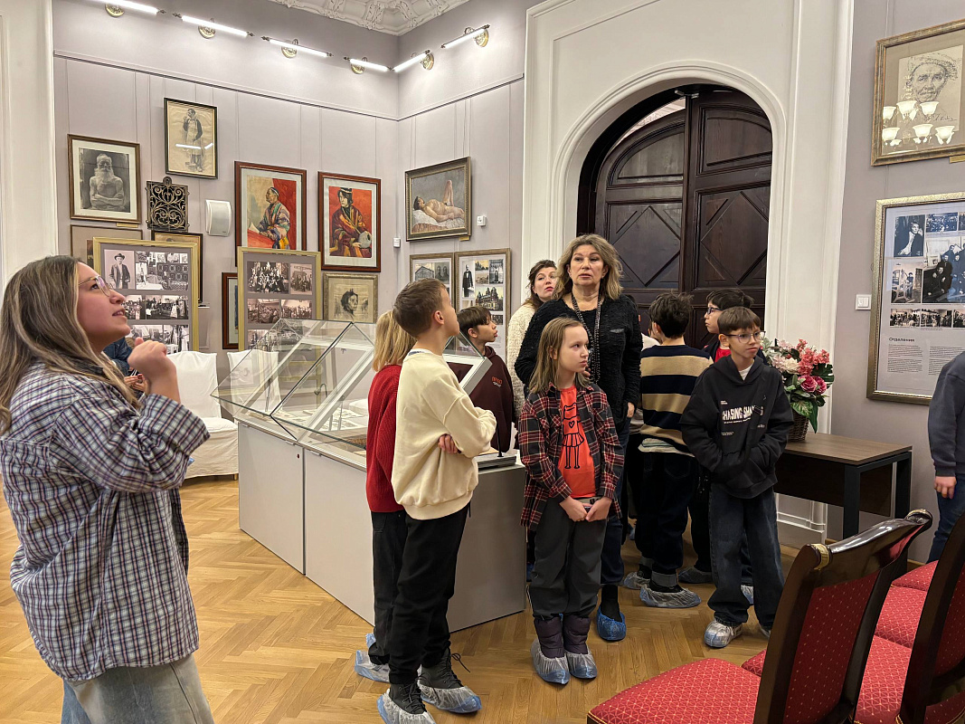 Творчество во благо: волонтёры КХУ имени Н.И. Фешина отмечают День добровольца 